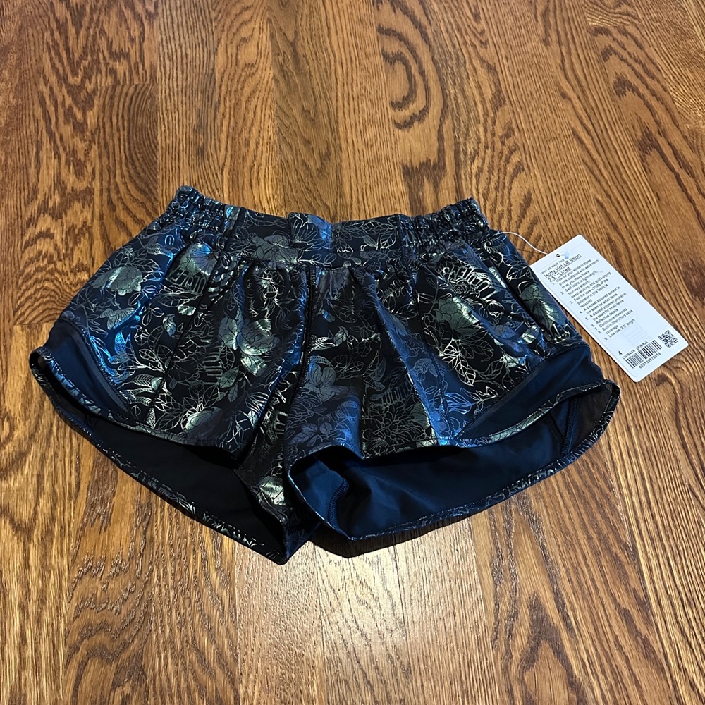Patterned Lululemon Hotty Hot Low-Rise Lined Short 2.5"